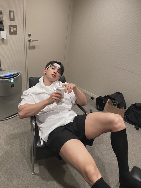 221008 Wonho Abs, Men In Socks, Cute White Guys, Won Ho, Pin Up Outfits, Mens Casual Dress Outfits, Story Board, Monsta X Wonho, Taking A Break