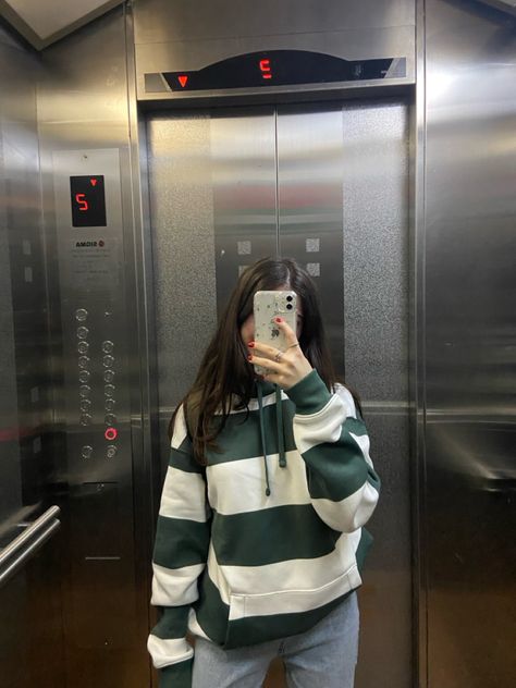 outfit check mirror selfie Mirror Selfies Without Showing Face, Outfit Mirror Selfie, Trendy Mirrors, Aditi Bhatia, Cold Outfit, Hair Roblox, Clothes Hacks, Diy Clothes Hacks, Trendy Christmas Outfits