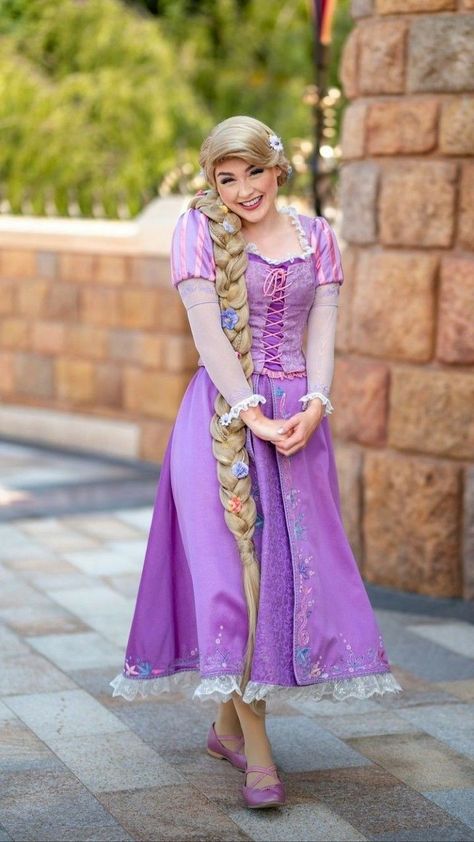 Tangled Cosplay, Disney Poses, Cosplay Disney, Rapunzel Cosplay, Disney Princess Cosplay, Rapunzel Costume, Disney Princess Costumes, Rapunzel Dress, Princess Cosplay