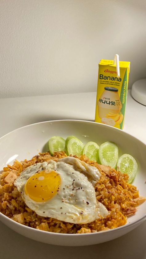 Egg Fried Rice Aesthetic, Fried Rice Aesthetic, Banana Uyu, Rice Aesthetic, Egg Aesthetic, Fried Rice With Egg, Simple Family Meals, Egg Fried Rice, Leftover Rice