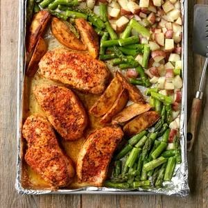 Weeknight Pork Chops and Asparagus Pork Chops And Asparagus, Boneless Pork Loin Chops, Boneless Pork Loin, Sweet Apples, Sheet Pan Dinners Recipes, Pork Loin Chops, Fresh Asparagus, Inflammatory Diet, No Cook Desserts