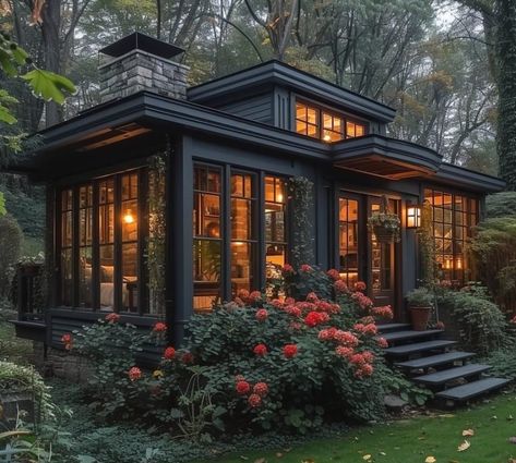 Granny Pods, House Cabin, Cottage Life, Container House Design, Cabins And Cottages, House Floor, Kardashian Style, Building Ideas, Tiny House Living