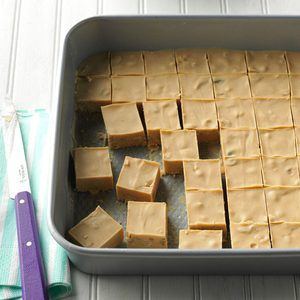 Fudge With Marshmallow Cream, Penuche Fudge, Butter Fudge Recipe, Fudge Shop, 3 Ingredient Desserts, Peanut Butter Fudge Recipe, Peanut Butter Fudge Easy, Potluck Desserts, Butter Fudge