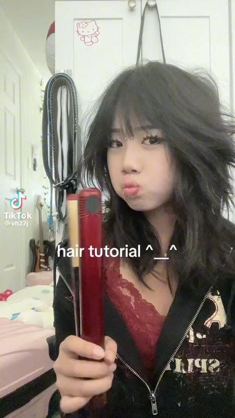 Hair Tutorials For Long Hair, Long Wolfcut Haircut With Bangs, Short Grunge Hair, Haircut Wavy, Bangs Straight, Hair Inspiration Long, Haircut Straight, Long Wolfcut Haircut, Haircut With Bangs