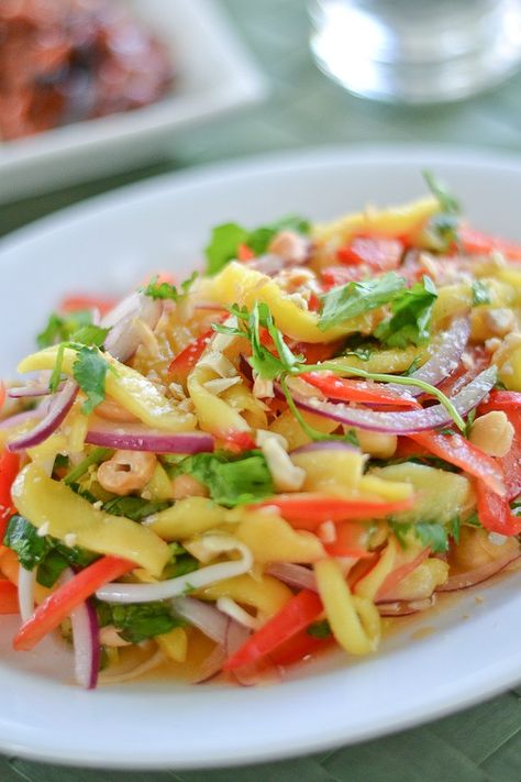 Thai Green Mango Salad Thai Mango Salad Recipe, Thai Side Dishes, Mango Salad Dressing, Mango Salad Recipe, Thai Mango Salad, Vietnamese Recipe, Green Mango Salad, Spice Rubs, Thai Mango