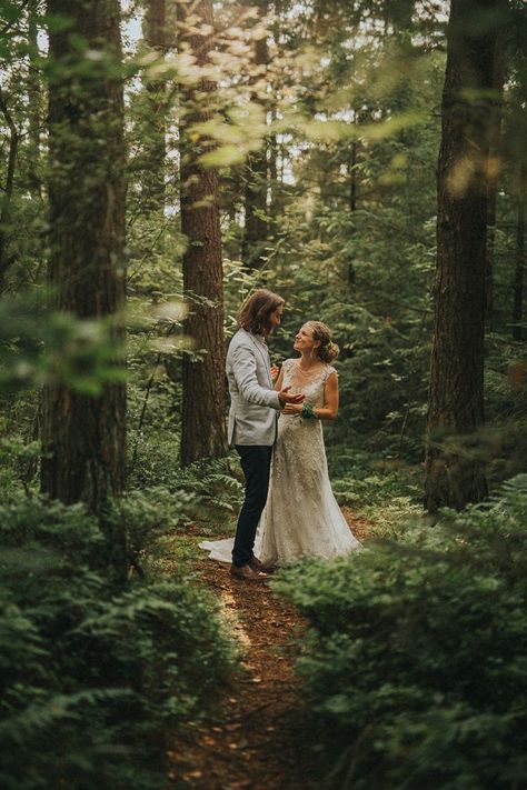 Creative Wedding Pictures, Fall Wedding Photography, Forest Theme Wedding, Origami Cranes, Wedding Portrait Poses, Outdoor Wedding Photography, Creative Wedding Photo, Woodsy Wedding, Boda Mexicana