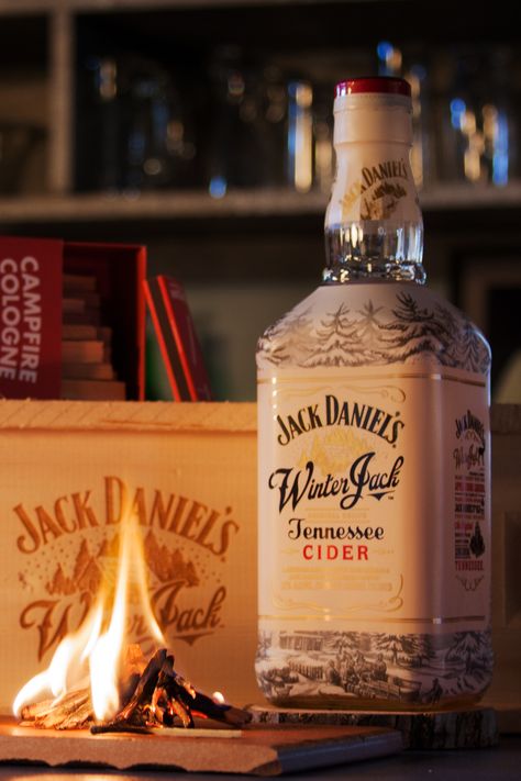 Winter Jack Daniels, Cocktails Gif, Jack Daniels Christmas, Jack Daniels Recipes, Jack Daniels Drinks, Theme Drinks, Christmas Drink Recipes, Honey Cocktail, Christmas Recipe Ideas