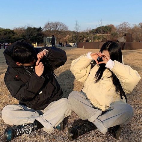 Korean Friends, Korean Couple Photoshoot, 사진 촬영 포즈, Cute Couple Outfits, Boy Best Friend, Best Friends Aesthetic, Ulzzang Couple, Boy And Girl Best Friends, Korean Couple