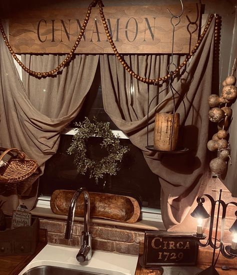 Primitive Curtains For Living Room, Country Kitchen Diy, Small Cabin Kitchens, Diy Furniture Repair, Primitive Curtains, Primitive Dining Room, Country Style Curtains, Antique Kitchen Decor, Primitive Dining Rooms