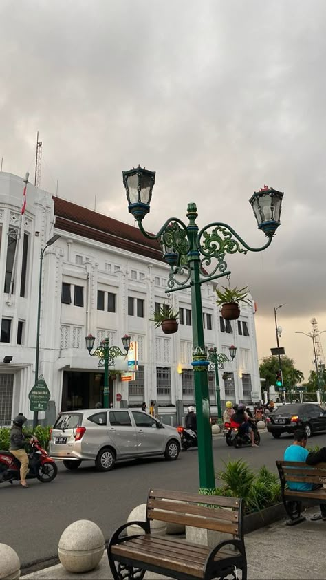 Jalan Malioboro Aesthetic, Jalan Malioboro Yogyakarta, Jogja Aesthetic Malioboro, Yogyakarta Aesthetic, Jalanan Aesthetic, Tempat Aesthetic, Malioboro Yogyakarta, Mall Aesthetic, Diy Notebook Cover