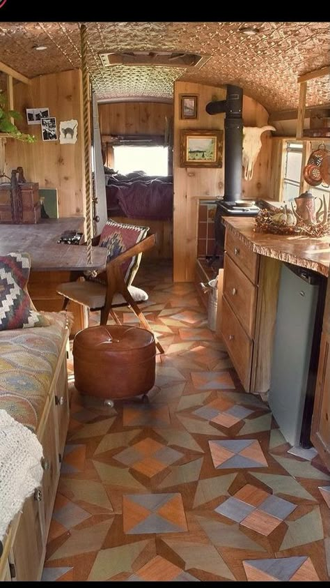 School Bus Tiny House, School Bus House, Bus Home, Home Inspo Exterior, Home Inspo Modern, Camper Interior Design, Old School Bus, Tiny House Camper, Bus Interior