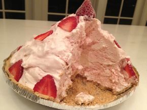 Mile High Strawberry Pie Recipe, Mile High Pie Recipe, Mile High Strawberry Pie, Mile High Pie, Strawberry Cream Pies, Strawberry Pie Recipe, Healthier Food, Strawberry Pie, Strawberry Cream