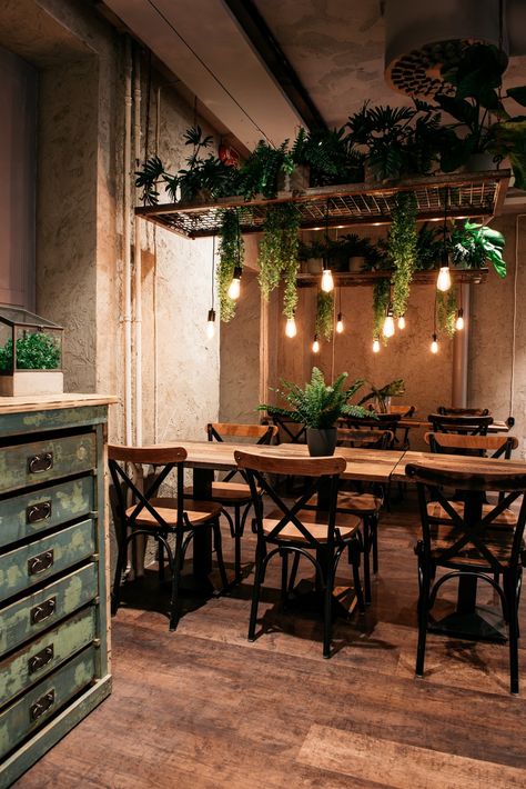 Funky Interior Design, Restaurant Design Rustic, House Plants Decor, Cafe Interior Design, Restaurant Interior Design, The Ceiling, Restaurant Interior, Cafe Interior, Cafe Design