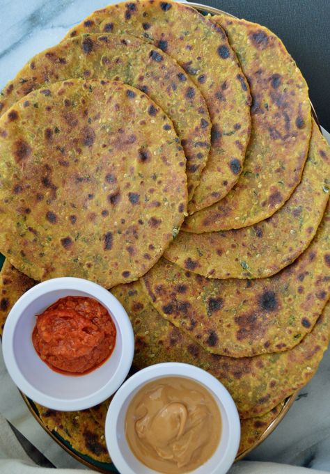 Methi Thepla - Fenugreek Flatbread Methi Thepla, Pakistani Recipes, Flat Pan, Indian Foods, Fenugreek Leaves, Vegetarian Chili, Indian Breakfast, India Food, Leafy Vegetables