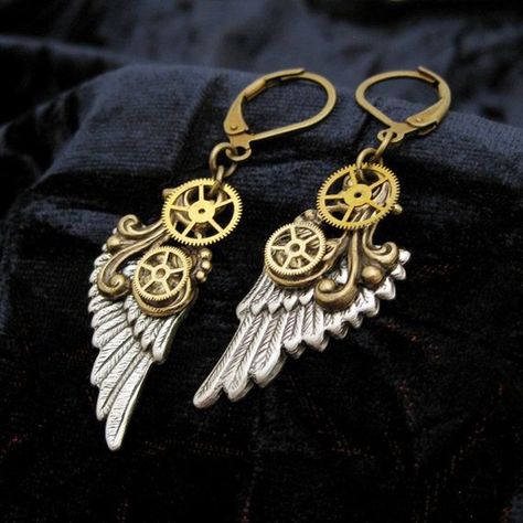 Cool Steampunk Art Ideas which will blow your mind (4) Steam Punk Diy, Steampunk Kunst, Steampunk Wings, Steampunk Ring, Steampunk Jewellery, Steampunk Crafts, Steampunk Earrings, Steam Punk Jewelry, Steampunk Wedding