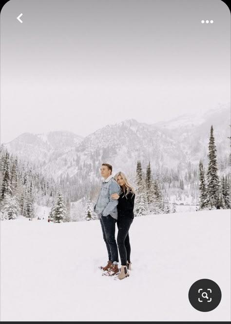 Couples Mountain Photoshoot Winter, Snowy Couples Photos, Engagement Snow Photos, Engagement Pictures In Snow, Engagement Photos Mountains Winter, Snow Photoshoot Ideas Couple, Couples Snow Photoshoot, Snow Couple Photos, Winter Engagement Outfit Ideas