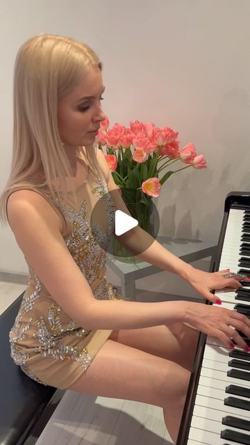 72K likes, 1,151 comments - inna_tochi_lova on April 6, 2024: "..If you really want something, the whole universe will help to make your wish come true.. P. Coelho has ❤️ •A Comme Amour• Paul de Senneville #pianomusic #pianoplayer #pianosolo #music #relax #beauty #model #blonde #inspiration". Blonde Inspiration, Pants Outfit Fall, Dance Women, Royal Family Fashion, Play Piano, Kate And Meghan, Piano Player, Female Musicians, Uggs Outfit