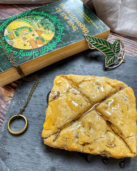 Lembas Bread (Rosemary, Almond, & Honey Scones): Inspired by The Lord of the Rings (gluten free) Lembas Bread Recipe, Bread Rosemary, Honey Scones, Power Tv Series, Lembas Bread, Hobbit Food, Gluten Free Yeast Free, Second Breakfast, Recipe Simple