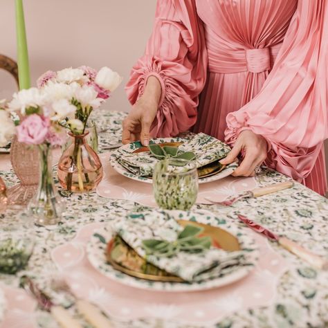 Set for spring 🌿 Refresh your place settings for the new season with our Mint & Moss table linens. The hand block printed tablecloth and napkins are made in India by skilled artisans - they are sure to become a treasured part of your tableware collection. #TableLinens #tablelinen #tablelinens #tablecloth #tablecloths #napkins #napkinset #placesetting #placesettıngs #placesettings #placesettingideas #springtable #springtables #springtablescape #springtabledecor #springtablesetting #pinkandgre... Patterned Tablecloth, Embroidered Placemats, Dot Embroidery, Spring Table Settings, White Linen Napkins, White Linens, Spring Table Decor, Table Dressing, Summer Table