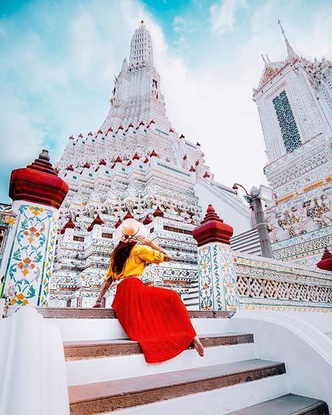 Experience the history of Wat Arun one of the oldest temples in Bangkok @time_out_experience Taiwan Ootd, Bangkok Outfit, Wat Arun Bangkok, Bangkok Tourist, Thailand Pictures, Bangkok Shopping, Thailand Travel Destinations, Travel Ootd, Wat Arun