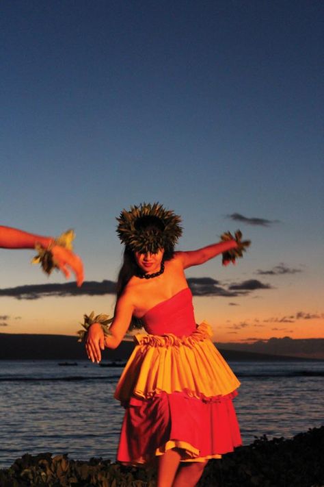 Hula Ian Core, Hawaii Culture, Hula Dancing, Ori Tahiti, Polynesian Dance, Hawaii Hula, Year Vision Board, Polynesian Art, Hula Dance