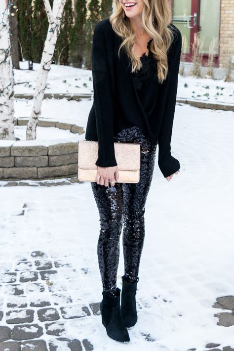 All Black + Sequin Leggings Holiday Look // NYE Outfit Ideas Sequins Leggings Outfit, Christmas Outfits Dressy, Black Sequin Leggings, Awesome Leggings, Family Photo Outfits Winter, Outfits Leggins, Christmas Simple, Look Legging, Outfit 2020