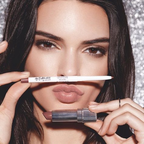 Nude 'tude. @kendalljenner's fave Barest Lipstick and Lip Contour Lip Liner in In The Buff. @sephora @sephoracanada @esteelauder #beautyattitudes #KendallJenner Kendall Jenner Lipstick, Kendall Jenner Estee Lauder, Lip Liner Application, Lineisy Montero, Bare Lip, Smoky Eyes, Estee Lauder Makeup, Lip Contouring, Kendall And Kylie Jenner