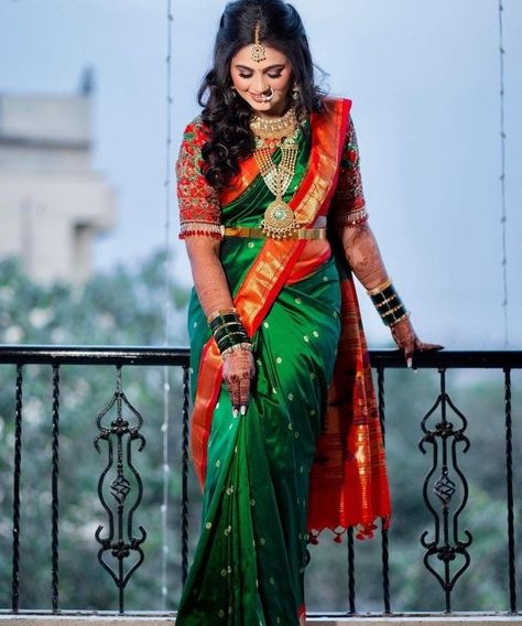 Paithani Saree Traditional Look, Paithani Saree Wedding, Saree Wearing Style, Maharani Paithani, Hairstyle Professional, Reception Hairstyle, Maharashtrian Wedding, South Indian Wedding Hairstyles, Best Indian Wedding Dresses