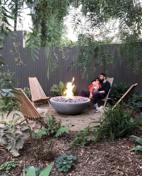 Modern Outdoor Firepit, Rustic Outdoor Spaces, Garden Fire Pit, Wooden Chairs, Fire Pit Area, Large Stone, Backyard Fire, Backyard Garden Design, Fire Bowls