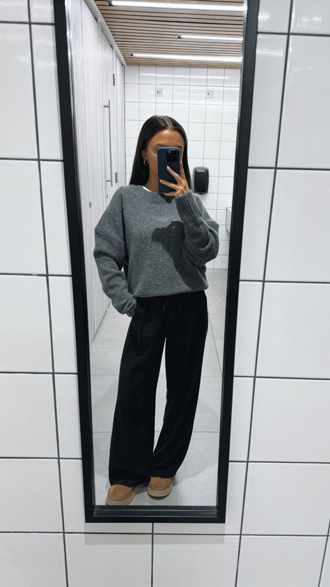 Stradivarius tailored pull on … curated on LTK Pull On Trousers Outfit, Trouser Sweatpants Outfit, Linen Trousers Outfit Winter, Black Linen Pants Outfit Fall, Black Flare Sweatpants Outfit, Flare Joggers Outfit, Black Linen Pants Outfit Winter, Winter Outfits Black Pants, Elevated Leggings Outfit