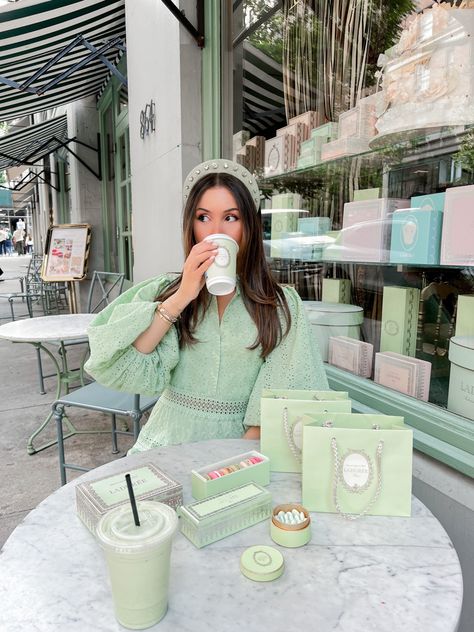 Girly Nyc Outfits, Pastel French Aesthetic, Lauderee Nyc, Lauderee Paris Aesthetic, Nyc Green Aesthetic, Laduree Photoshoot, Green Girly Outfits, Laduree Paris Aesthetic, Pistachio Green Aesthetic