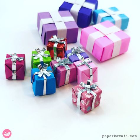 Cute Mini Origami Presents Tutorial, Learn how to make some mini origami presents! These easy presents can be made at any size, but they look super cute when they are miniature. These are a great for dolls houses too!,  #Craft #Instructions #Oragami #Orgami #OrigamiInstructions #OrigamiTutorial Origami Present, Oragami Christmas, Diy Antler, Merry Crisis, Merry Chrysler, Chrismas Crafts, Mini Origami, Homemade Birthday Gifts, Paper Kawaii