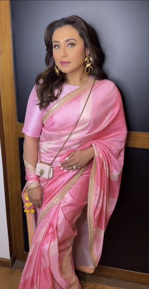 Rani Mukerji Styles A Candy Pink Silk Saree Worth Rs. 18K With The Tinniest Handbag You've Ever Seen Rani Mukerji Saree Blouse, Rani Mukherjee Saree, Rani Mukerji Saree, Pink Silk Saree, Saree Inspiration, Rani Mukherjee, Short Satin Dress, Rani Mukerji, Traditional Silk Saree