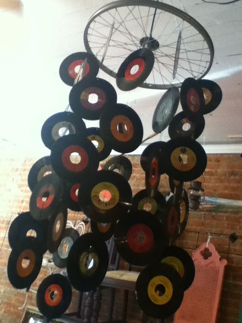 Old records that you hang from the ceiling!!!!😍im in love😍 Hanging Records From Ceiling, Hanging Vinyls, Hanging Records, Suspended Art, Old Records, Pump House, Sock Hop, Balloon Display, 50th Party