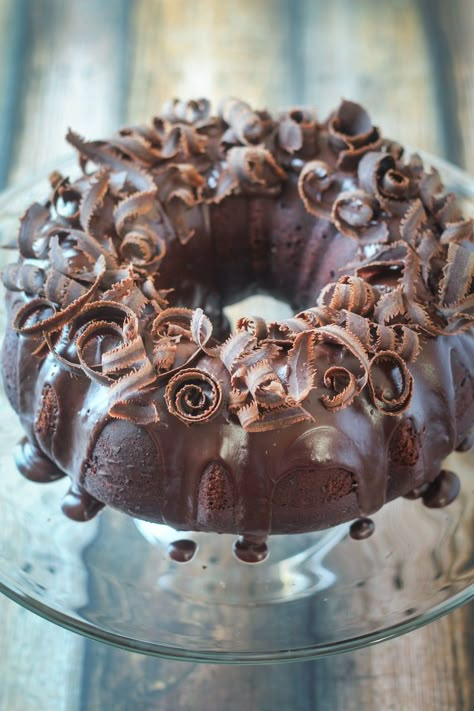 Glazed Bundt Cake, Mayan Chocolate, Chocolate Bundt, Bundt Cake Recipes, Mexican Chocolate, Chocolate Bundt Cake, Bundt Cakes Recipes, Chocolate Glaze, Pound Cakes