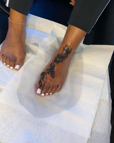 Tattoo Pieces For Women, Foot Tattoo Black Women, Arm Tats For Women, Pretty Foot Tattoos For Women, Foot Tattoos For Women Unique, Feet Tattoos For Women, Toe Tattoo, Foot Tattoo Designs, Tattoo On Foot