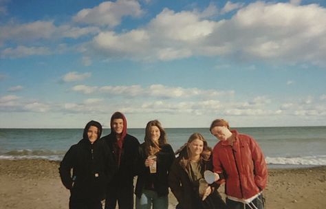 Friend Group Film Photos, Friend Group Beach Aesthetic, Aesthetic For Vision Board, Film Pictures Friends, Family Time Aesthetic, Vision Board Summer, Life On Film, Summer With Friends, Board Wallpaper