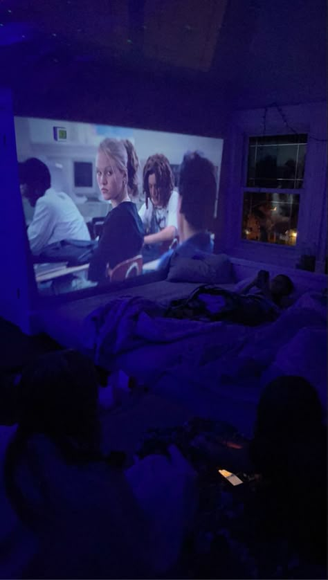 Projector Movie Night Aesthetic, Girls Movie Night Aesthetic, Movie Projector Aesthetic, Indoor Movie Night Party, 15th Birthday Aesthetic, Projector Movie Night, Indoor Movie Night, Movie Night Aesthetic, Birthday Movie Night