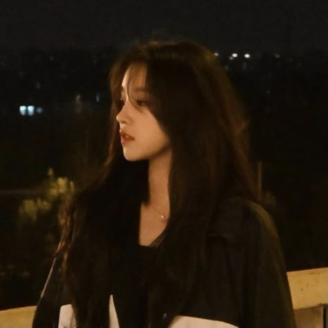 ⟡ · ⊹ . ° ୨୧ ◌ ゚ . ⊹ ⟡ ~ ` ″Yuqi (g)i-dle Hair, Black