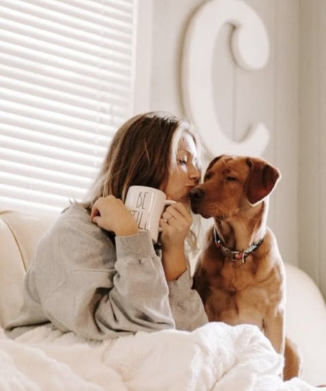 Picture Ideas With Your Dog, At Home Dog Photoshoot, Dog Photoshoot Ideas With Owner At Home, Pictures With Dogs Instagram, Dog Instagram Pictures, Dog Photography Indoor, Dog Photography Ideas With Owner, Selfie With Dog, Dog Photoshoot Ideas With Owner