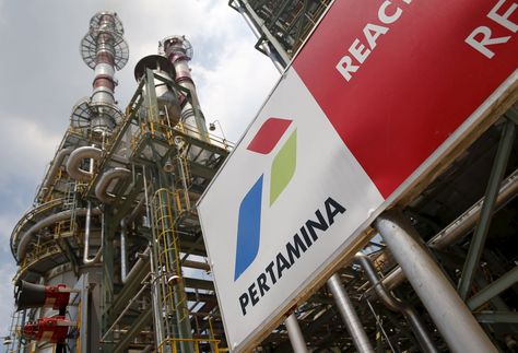 The Indonesian government completed the transfer of its majority stake in gas distributor Perusahaan Gas Negara to oil and gas giant Pertamina on 11 April 2018. The establishment of Pertamina as the oil and gas holding company is the second round of consolidation by the state enterprises ministry, which approved a holding structure for mining companies in November 2017. Jakarta seeks to consolidate SOEs in other sectors including banking and construction as a measure to expand SOEs’ equity. Underwater Welding, Gas Company, Geothermal Energy, Gas Giant, Oil Refinery, Mining Company, Holding Company, Initial Public Offering, Energy Companies