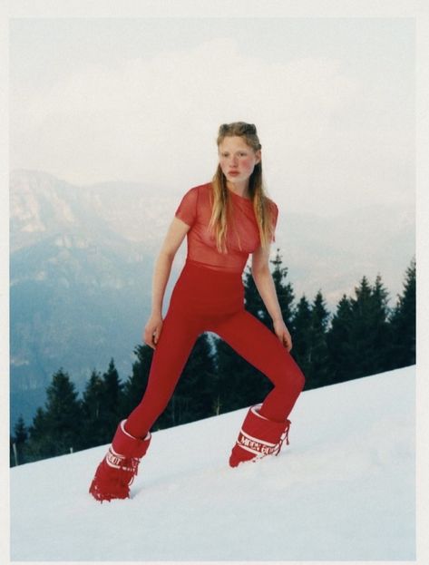 Christmas Editorial, Snow Photoshoot, Retro Ski, Winter Photoshoot, Snow Fashion, Ski Fashion, Photoshoot Concept, Fashion Photoshoot, Adaptation