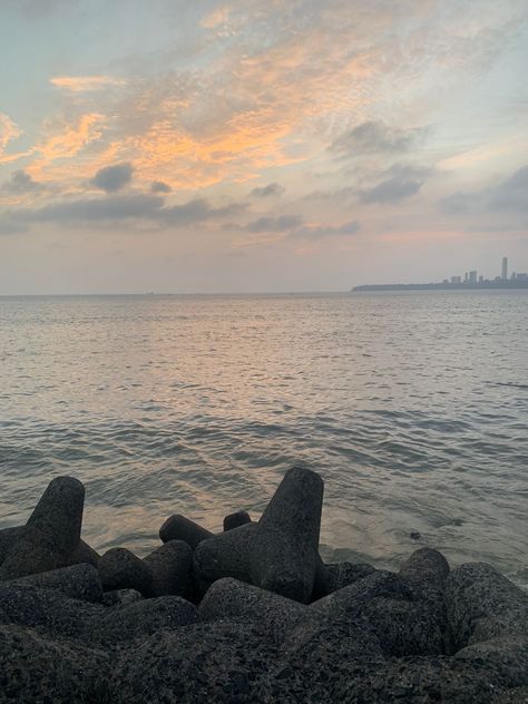 Mumbai Beach Snapchat, Marine Drive Mumbai Snapchat Story, Mumbai Evening Snap, Mumbai Snap Stories Night, Marine Drive Mumbai Aesthetic, Bhoomi Core, Marine Drive Snap, Marine Drive Mumbai Photography, Marine Lines Mumbai Snap