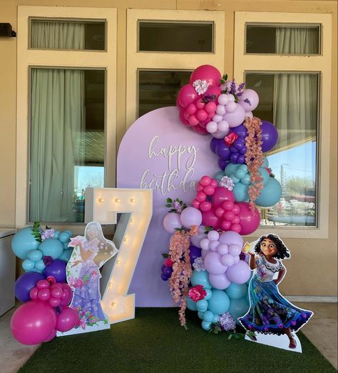 Isabella Encanto Birthday Party Ideas, Encanto Backdrop Ideas Balloons, Isabela Party Encanto, Isabella Themed Birthday Party, Encanto Balloon Decor, Encanto Birthday Party Decorations Diy, Encanto Decoration Party, Encanto Birthday Party Ideas Decoration, Encanto Balloon Arch