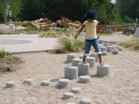 Stepping Stones Playground Landscaping, Urban Playground, Outdoor Play Spaces, Concrete Stepping Stones, Play Garden, Diy Playground, Children's Garden, Natural Playground, Playground Design