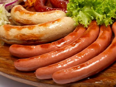 Party Sausages, Frankfurter Recipes, Grilled Bratwurst, Sausage Making Recipes, German Sausage, Minced Meat Recipe, Best Sausage, Chicken Steak, German Girl