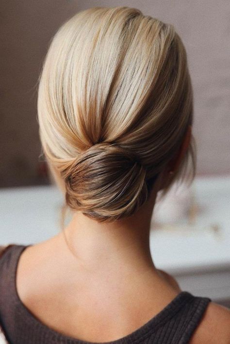 The Best Professional Hairstyles To Make The Right Impression At A Job Interview And Work ★ Interview Hair, Wedding Updos For Medium Hair, Office Hair, Job Interview Hairstyles, Interview Hairstyles, Bridal Hairstyle Ideas, Office Hairstyles, Updo Bun, Diy Wedding Hair