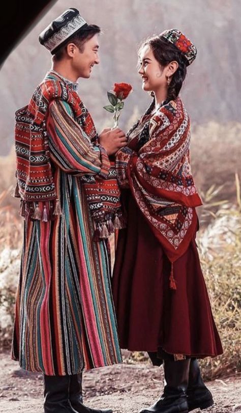 Xinjiang, Muslims, Islam, China Uzbek Clothing, Inuit People, Muslim Men, Top Music, Folk Dresses, Cute Photography, Folk Costume, People Of The World, Central Asia