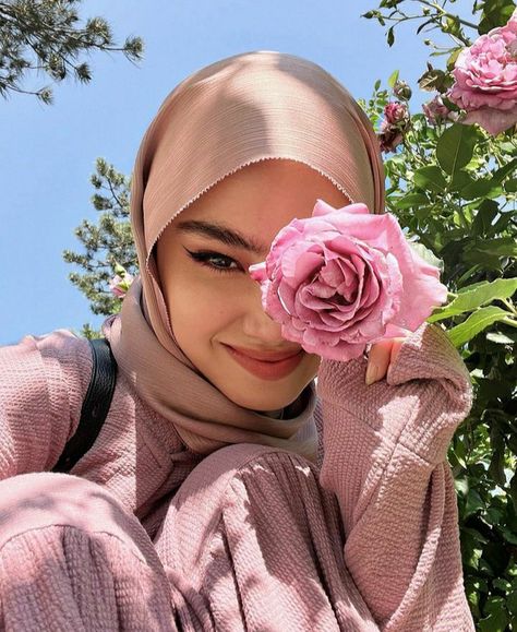 Photo Hijab, Hijab Trends, Hijab Aesthetic, Hijabi Aesthetic, Stylish Photo Pose, Muslimah Aesthetic, Best Photo Poses, Hijab Fashion Inspiration, Hijabi Girl