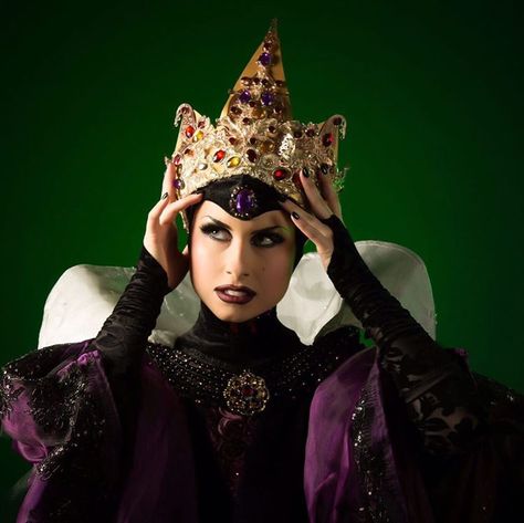 Evil Queen Cosplay, Queen Grimhilde, Queen Cosplay, Snow White And The Seven Dwarfs, Disney Cosplay, Disney Live Action, Evil Queen, You're Beautiful, Disney Pictures